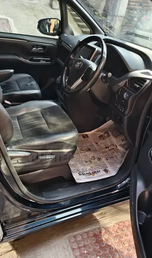 Toyota Esquire HYBRID-GI PREMIUM 2020