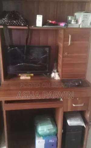 বোর্ডের কম্পিউটার টেবিল বিক্রি হবে