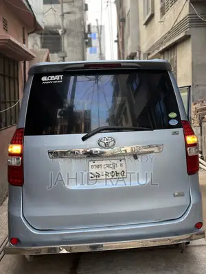 Toyota Noah X smart 2012