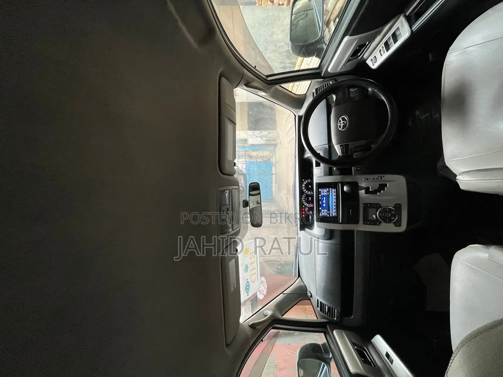 Toyota Noah X smart 2012