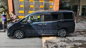 Toyota Esquire PUSH START- HYBRID 2020