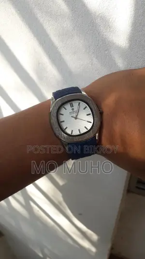 Binbond Used Watch. Blue Silicon Strap, White Colour Dial