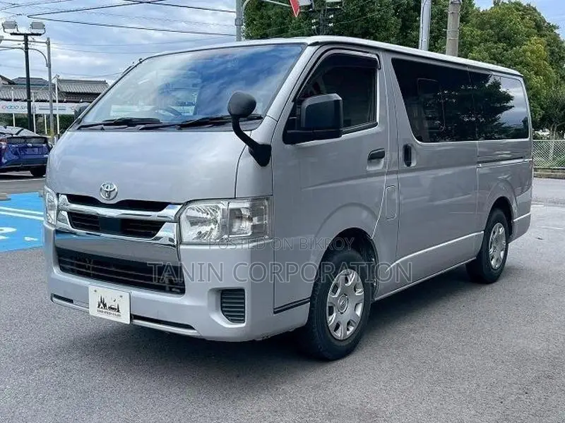 Toyota Hiace GL DUAL AC 2021