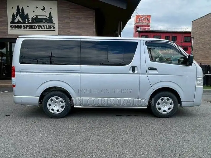 Toyota Hiace GL DUAL AC 2021