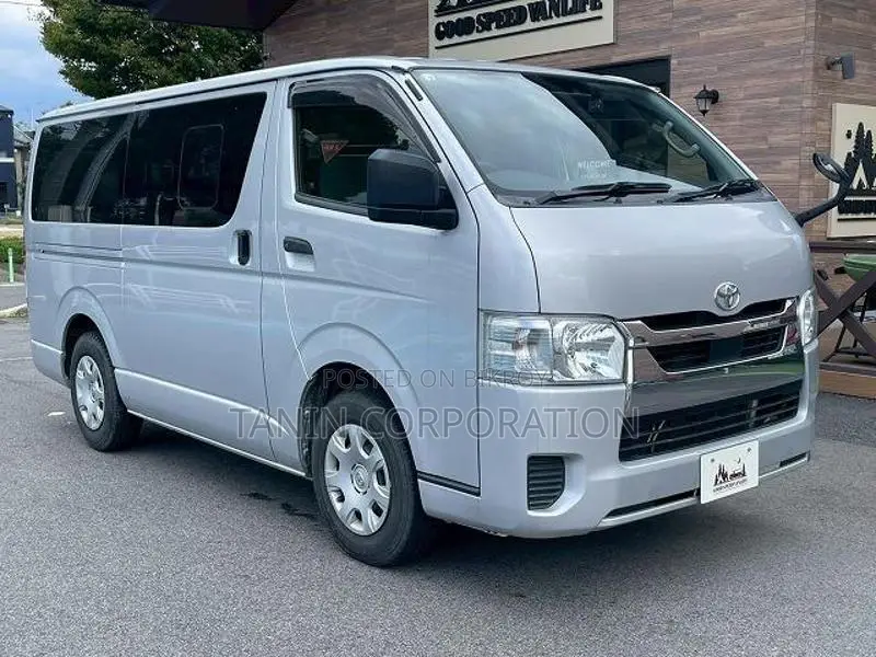 Toyota Hiace GL DUAL AC 2021