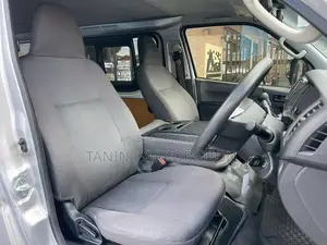 Toyota Hiace GL DUAL AC 2021