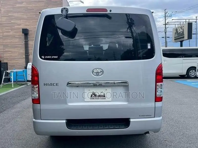 Toyota Hiace GL DUAL AC 2021