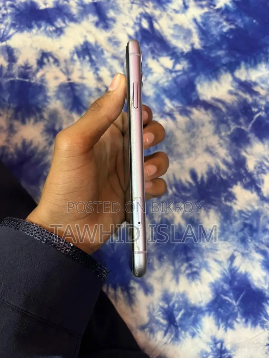 Apple iPhone 11 . (Used)