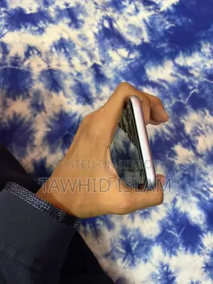 Apple iPhone 11 . (Used)