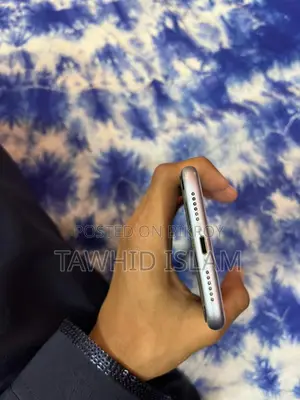 Apple iPhone 11 . (Used)