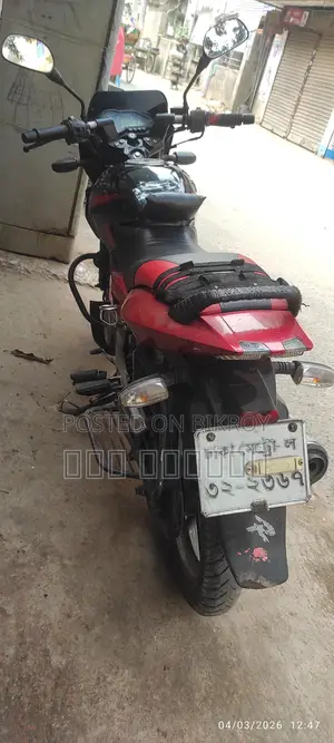 Bajaj Pulsar 150 . 2017