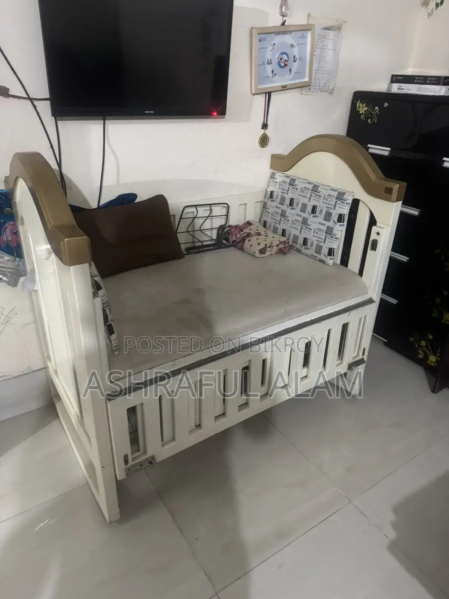বেবি কট
