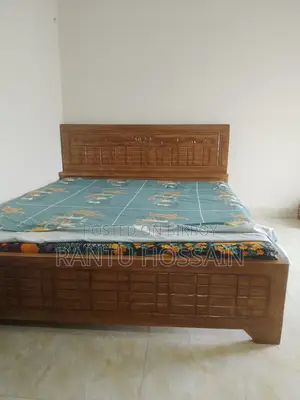 স্বল্প ব্যবহৃত ৬/৭ ফিট একটি খাট