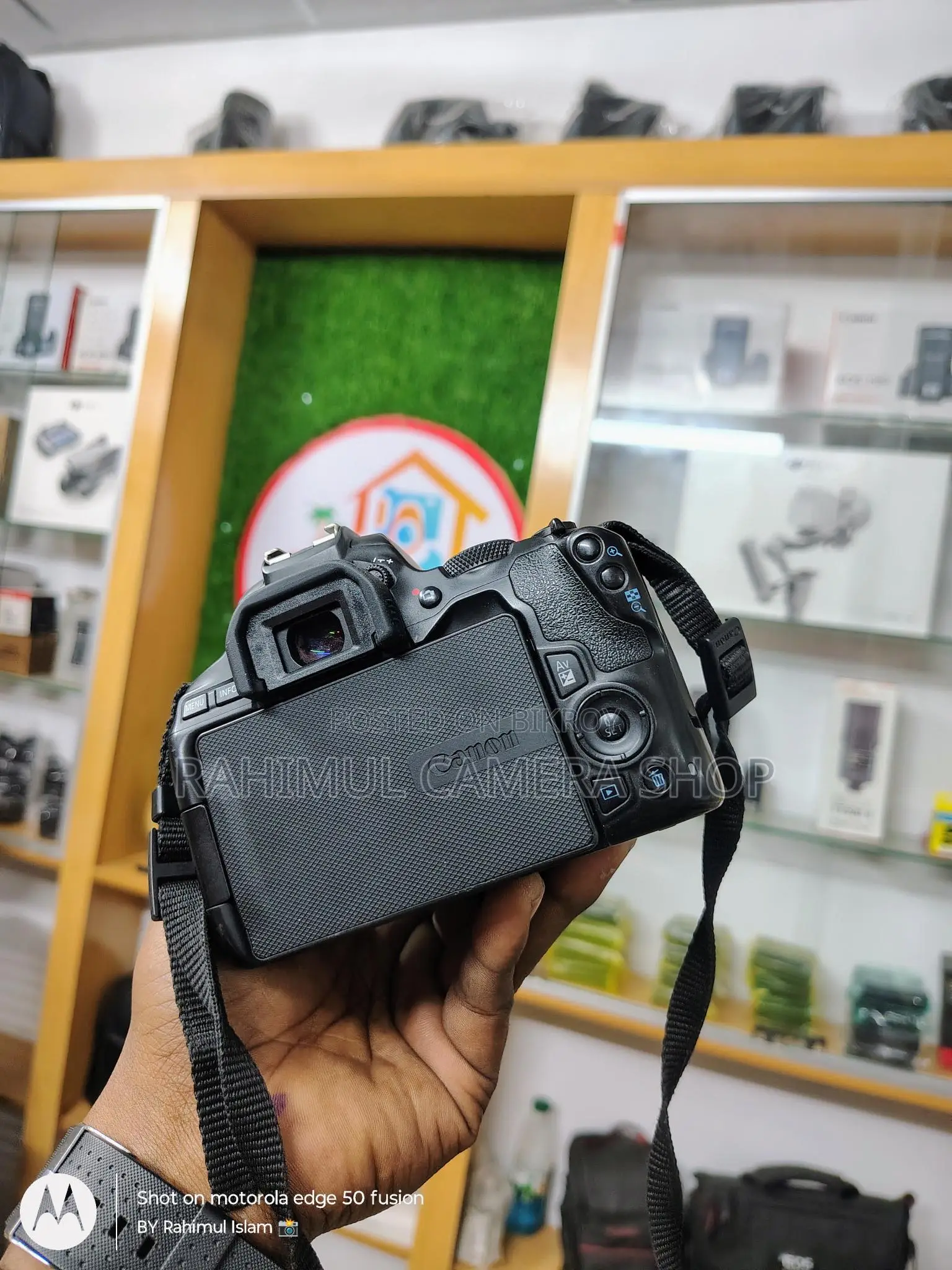 Canon 250D with 50mm prime lens 1.8 fresh condition