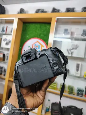 Canon 250D with 50mm prime lens 1.8 fresh condition