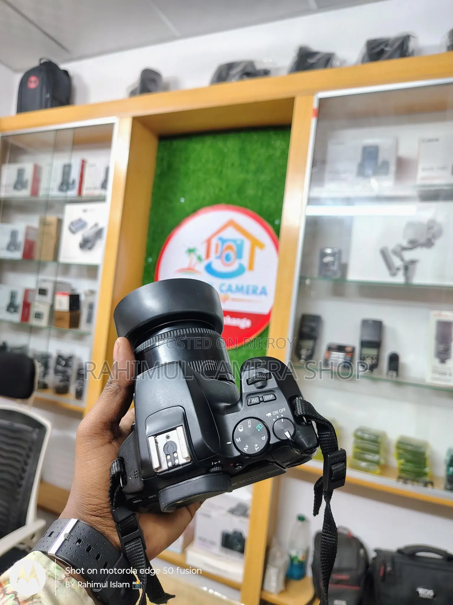 Canon 250D with 50mm prime lens 1.8 fresh condition