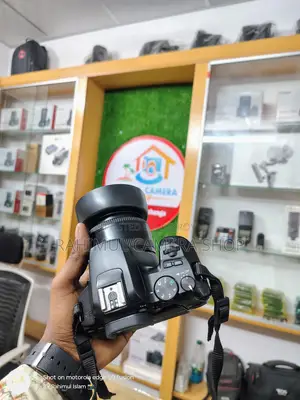 Canon 250D with 50mm prime lens 1.8 fresh condition