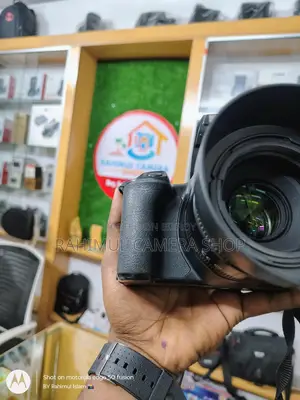 Canon 250D with 50mm prime lens 1.8 fresh condition