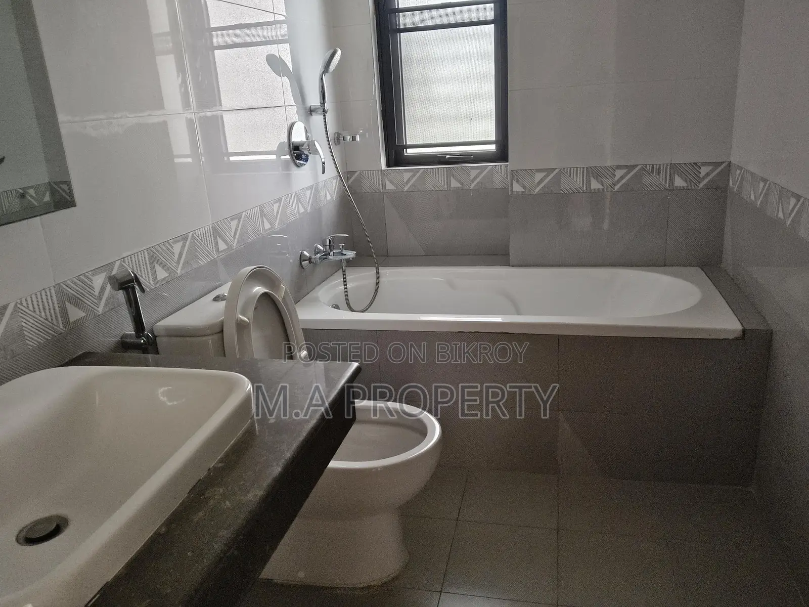 Rent furnished 3-Bedroom 2500sft 2-Carpark
