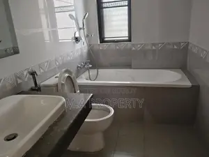 Rent furnished 3-Bedroom 2500sft 2-Carpark