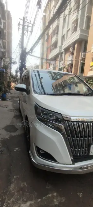 Toyota Esquire hybrid 2018