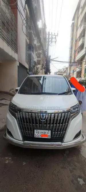 Toyota Esquire hybrid 2018