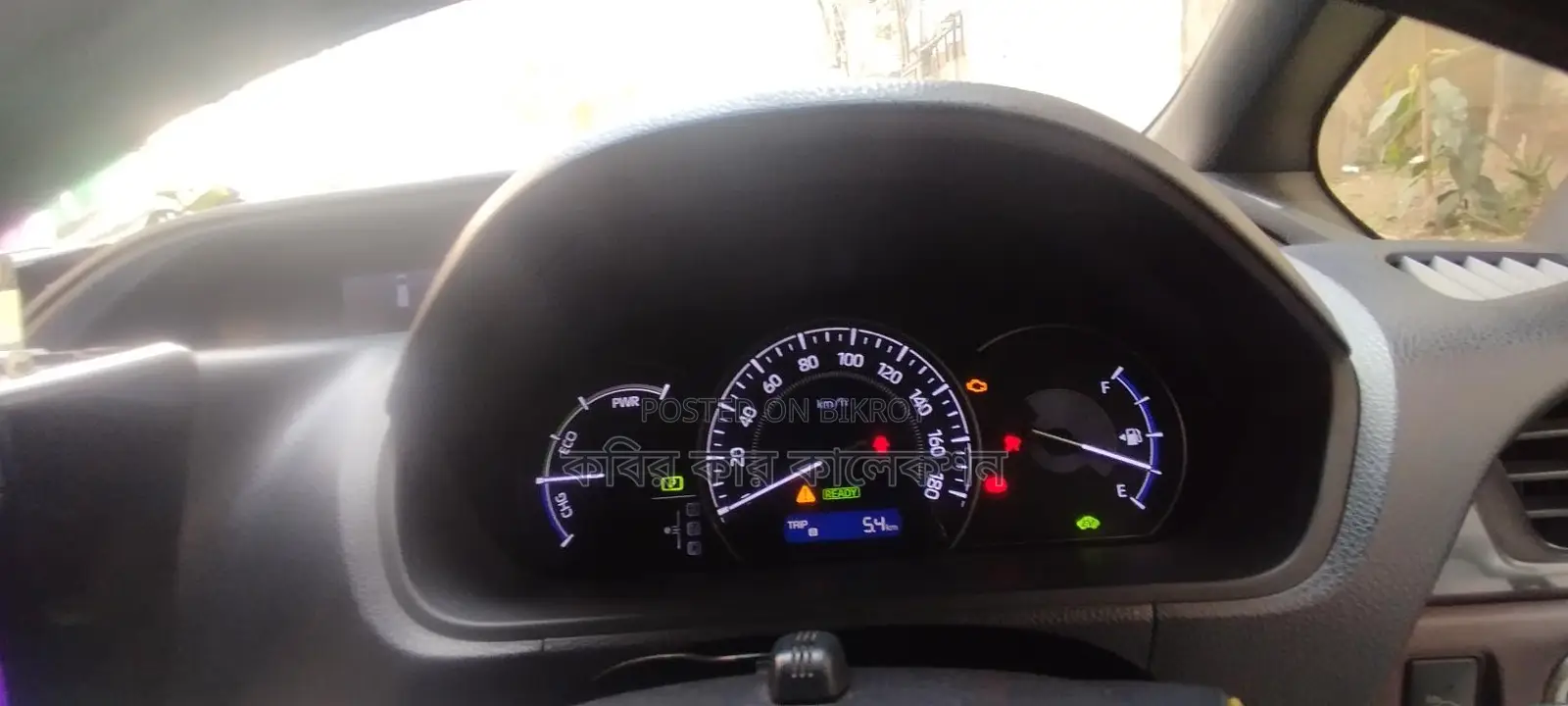 Toyota Esquire hybrid 2018