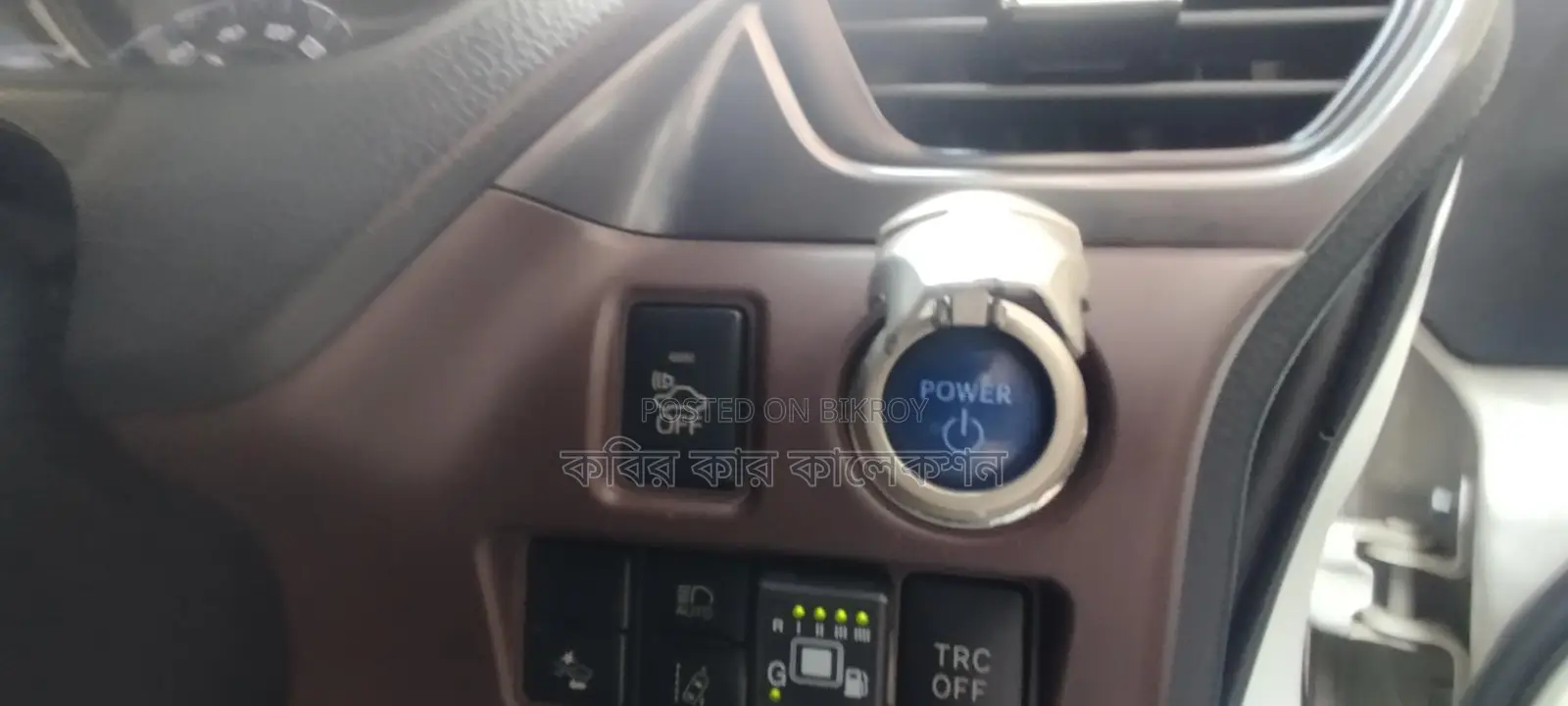 Toyota Esquire hybrid 2018