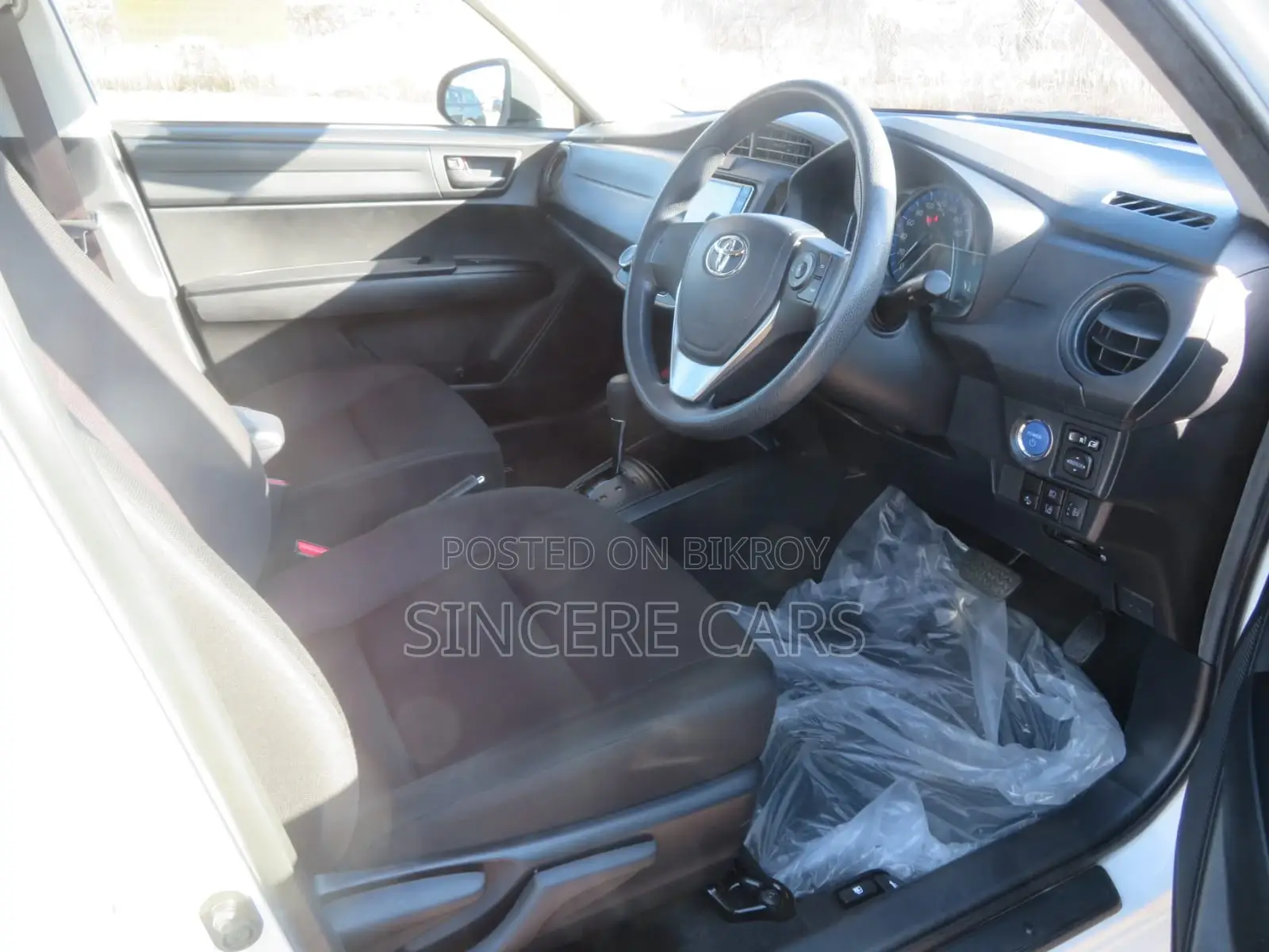 Toyota Axio EX HYB 4 POINT 2021