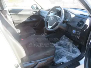 Toyota Axio EX HYB 4 POINT 2021