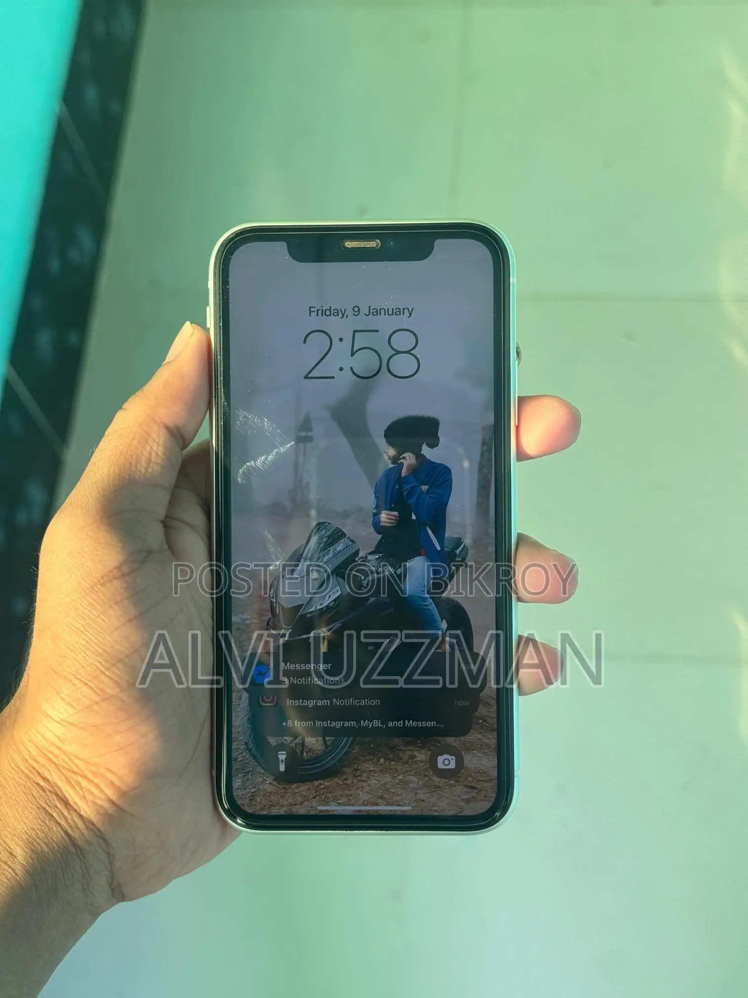 Apple iPhone 11 . (Used)