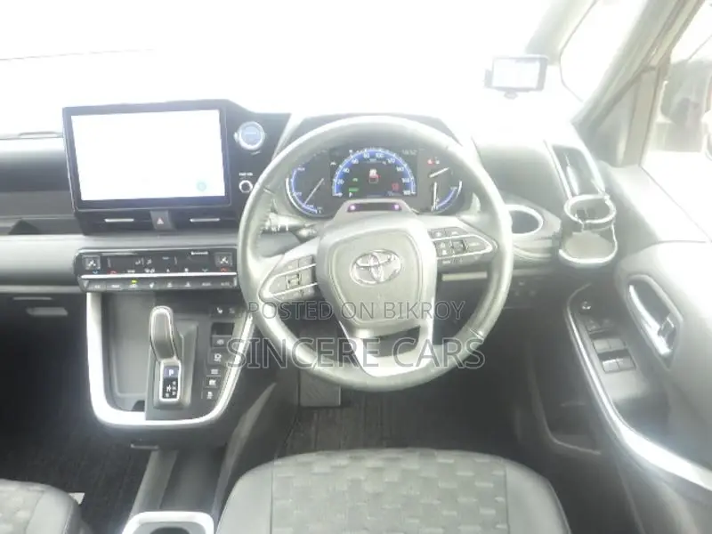 Toyota Voxy GR. Full Option 2022