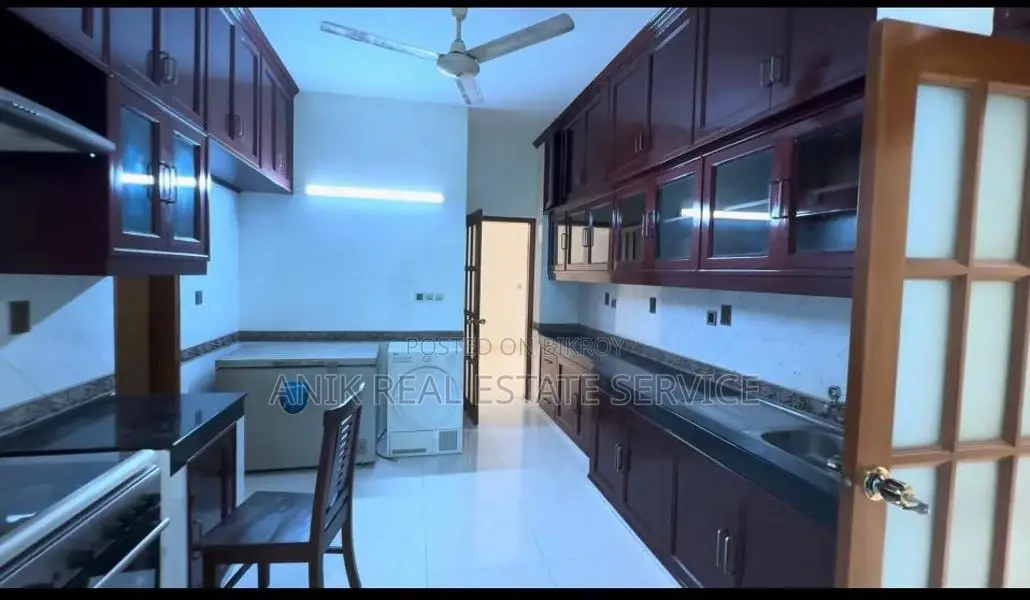 Luxurious Semi Farnised 7000 Sft Flat Rent At Baridhara