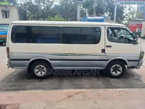 Toyota Hiace 2003