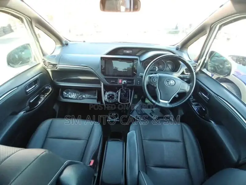 Toyota Esquire Petrol Gi Sunroof 2021