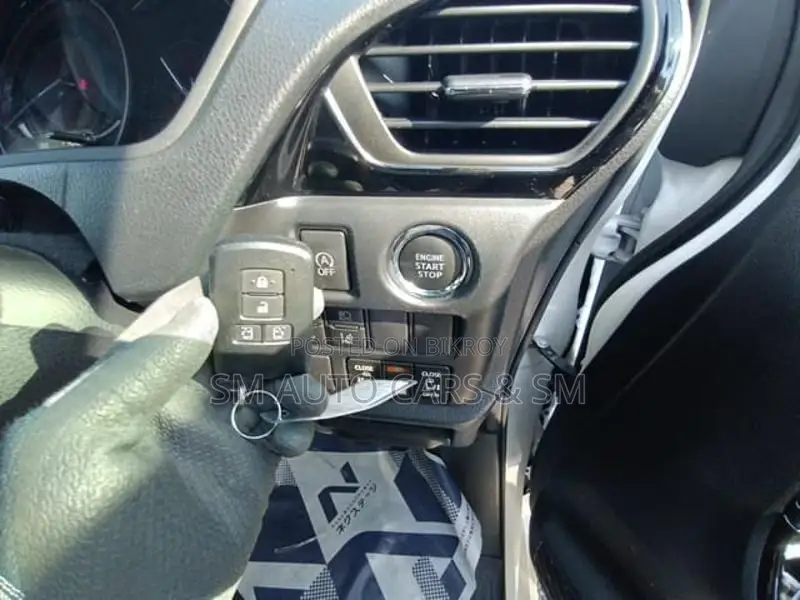 Toyota Esquire Petrol Gi Sunroof 2021