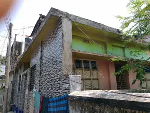 1.5-Story House on 5 Decimals for Sale