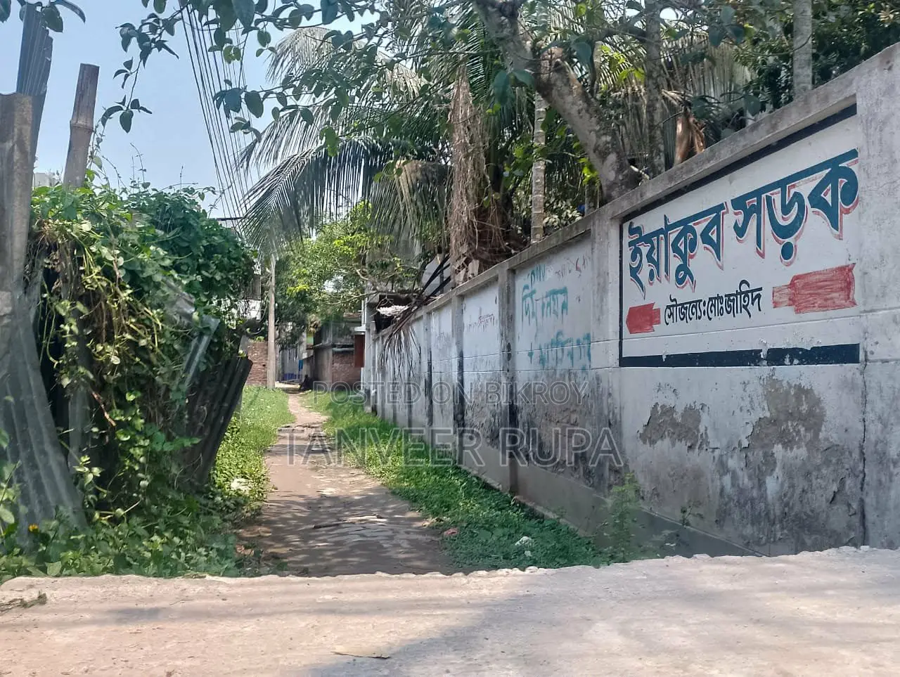 1.5-Story House on 5 Decimals for Sale