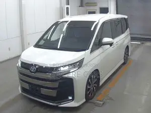 Toyota Noah Sz Full option 2022