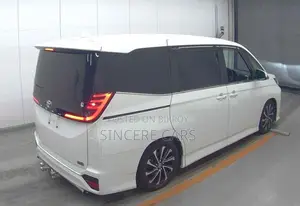 Toyota Noah Sz Full option 2022