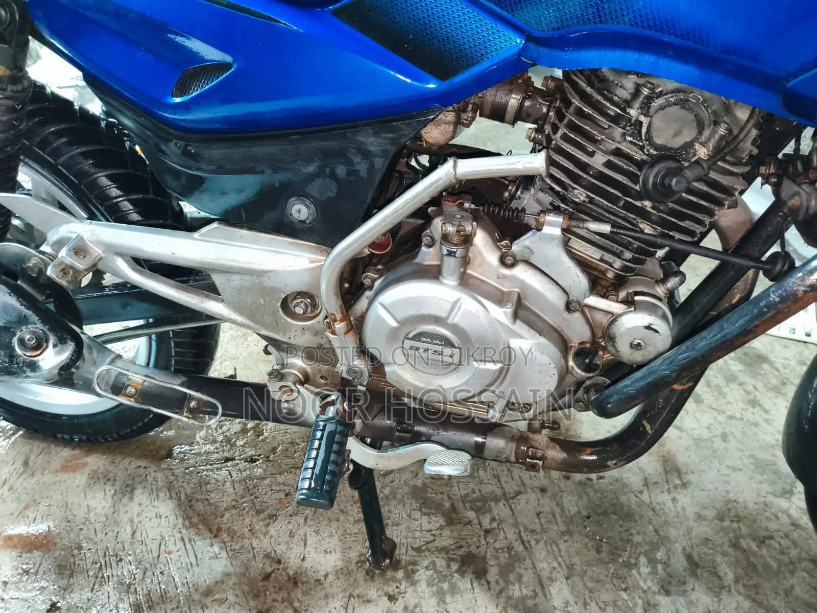Bajaj Pulsar 150 . 2011