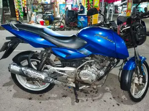 Bajaj Pulsar 150 . 2011