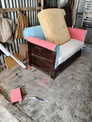 সোফা রিপেয়ারিং কাজ করা হয়
