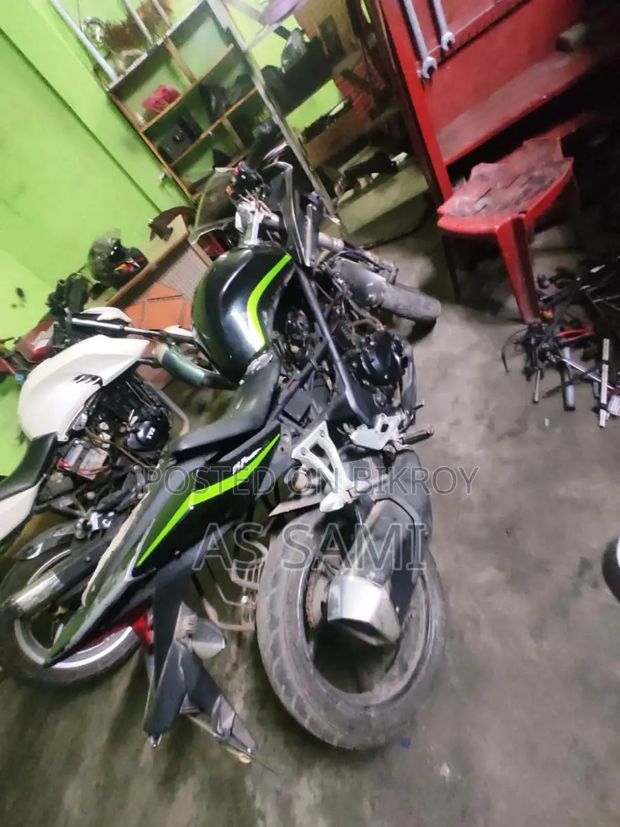Yamaha FZS 2004
