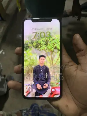Apple iPhone XS . (Used)