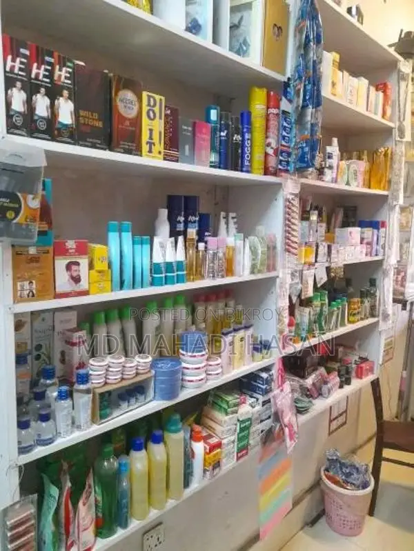 একটি কসমেটিক দোকানের মালামাল বিক্রয় করা হবে।