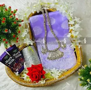 শাড়ি, চুরি এবং কসমেটিকস এর কম্বো