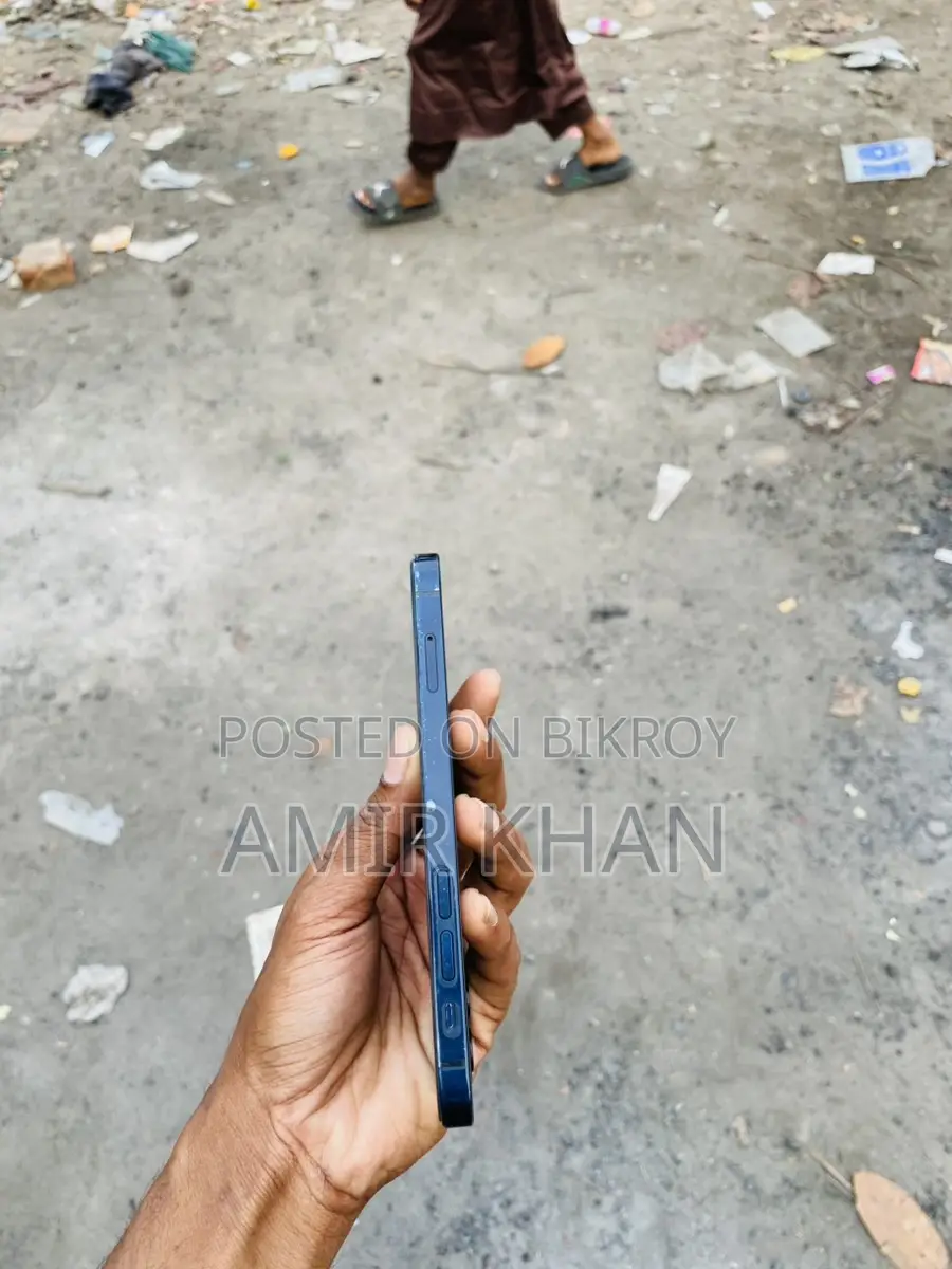 Apple iPhone 12 (Used)
