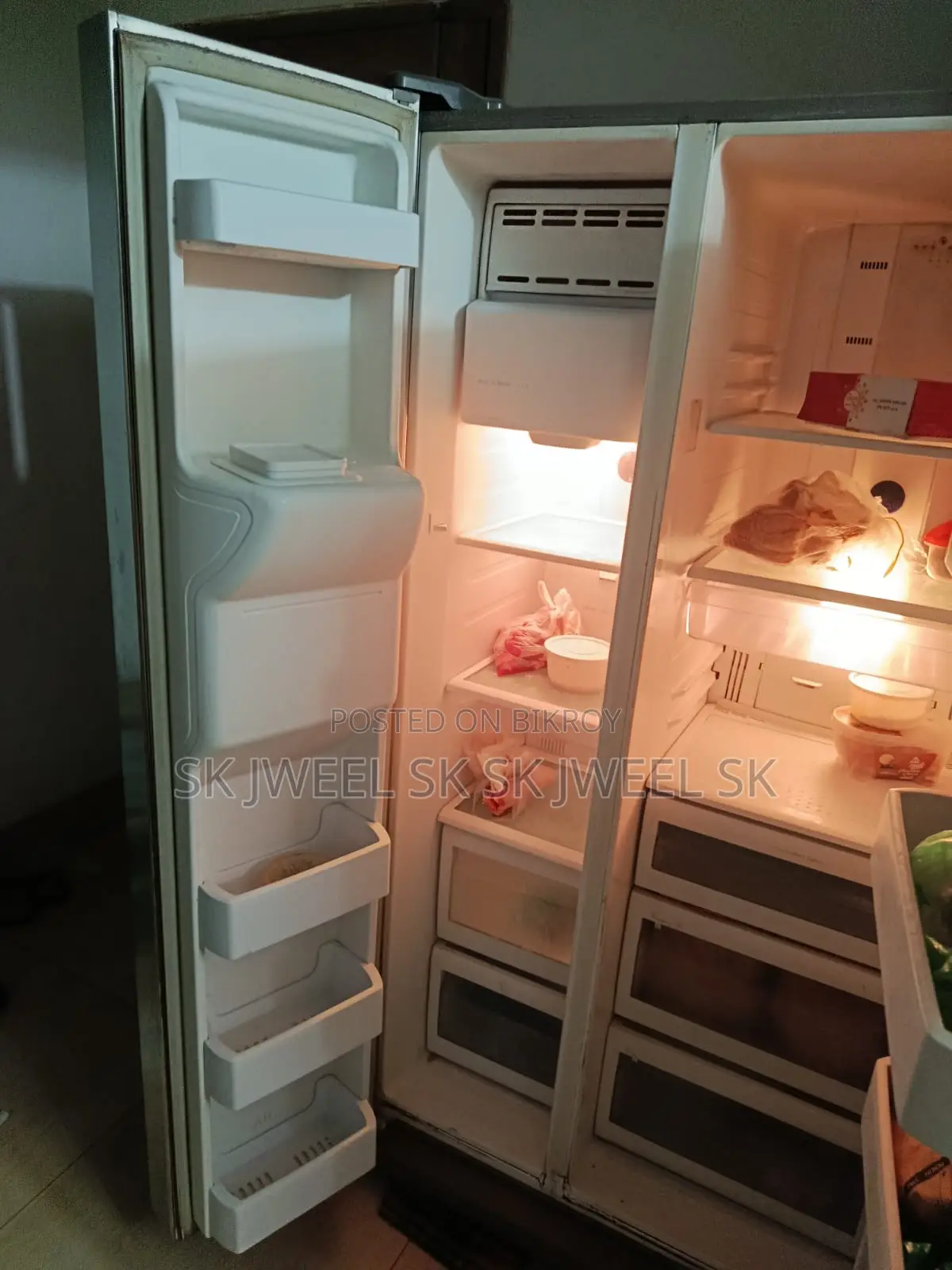 Refrigerator for sale, need money!