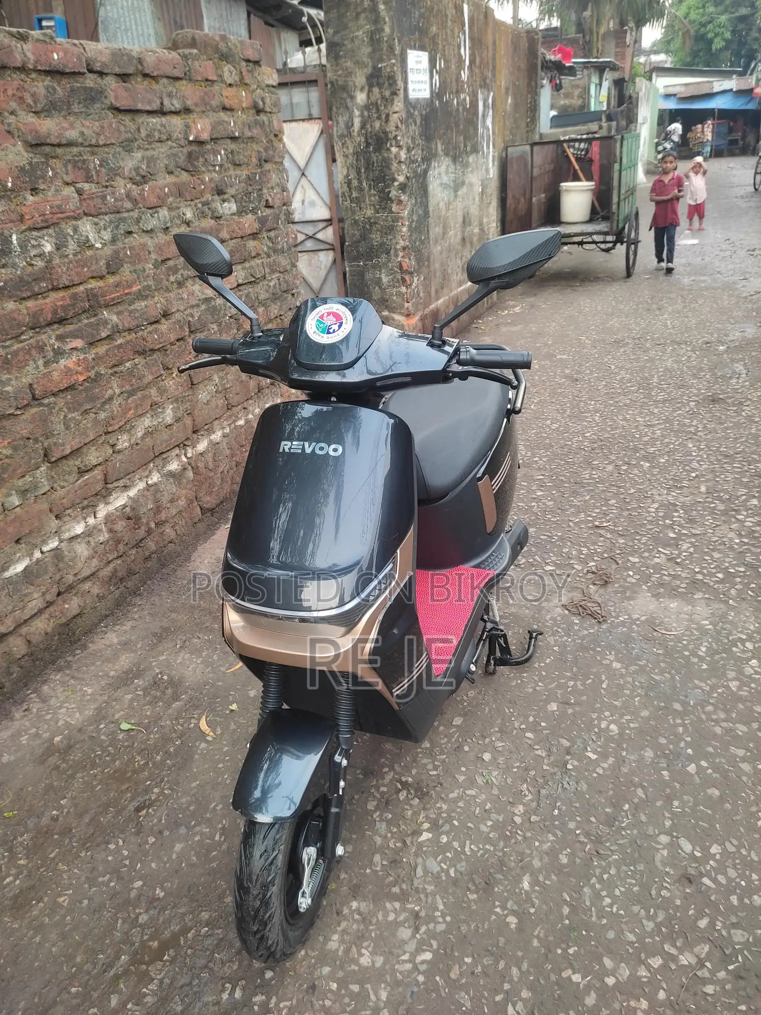 Revoo e-bike 2025